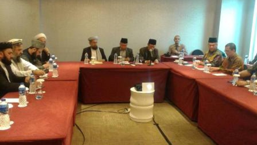 سفر هیات مختلط شورای عالی صلح و شورای علمای افغانستان به اندونیزیا