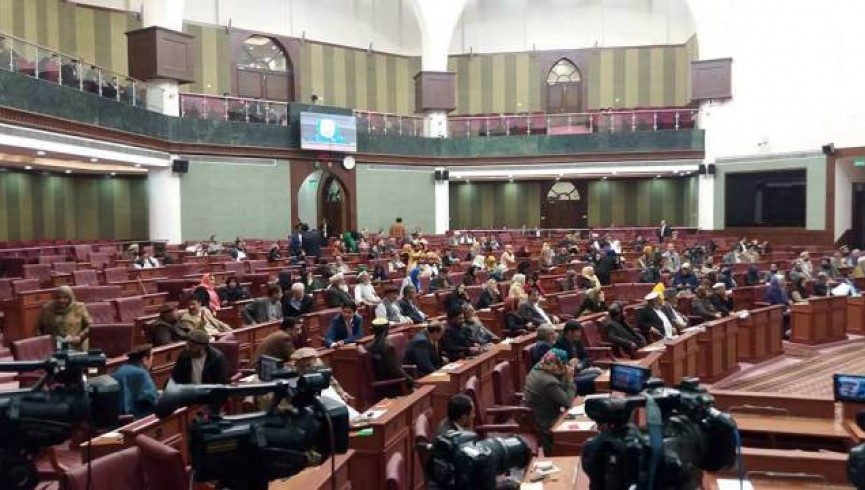 برخی نمایندگان به دلیل توزیع پول خواستار لغو انتخابات درونی مجلس شدند