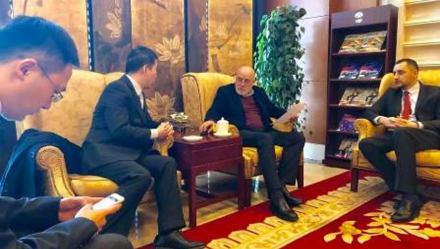 عمر داودزی پیرامون صلح افغانستان با مقام‌های چینی گفتگو کرده است