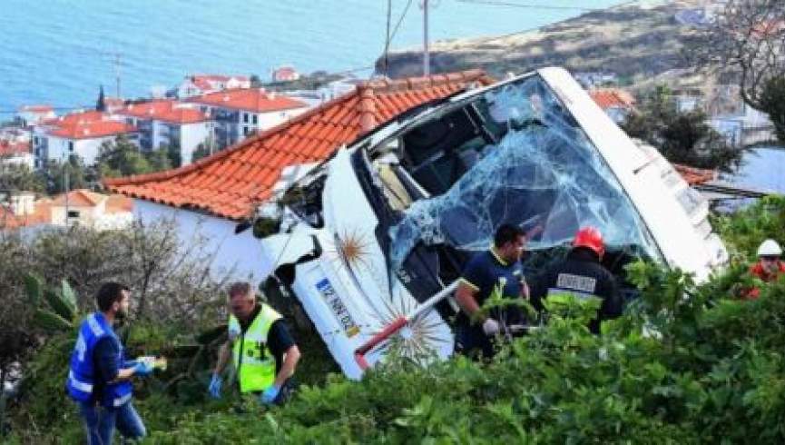 واژگون شدن اتوبوس گردشگری در پرتگال  جان 29 نفر را گرفت