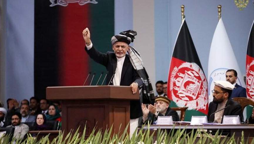 غنی پیشنهادهای لویه جرگه مبنی بر آتش‌بس فوری، رهایی زندانیان طالب و دادن دفتر به طالبان را پذیرفت