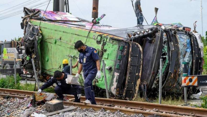 ۲۰ کشته بر اثر برخورد قطار و بس در تایلند