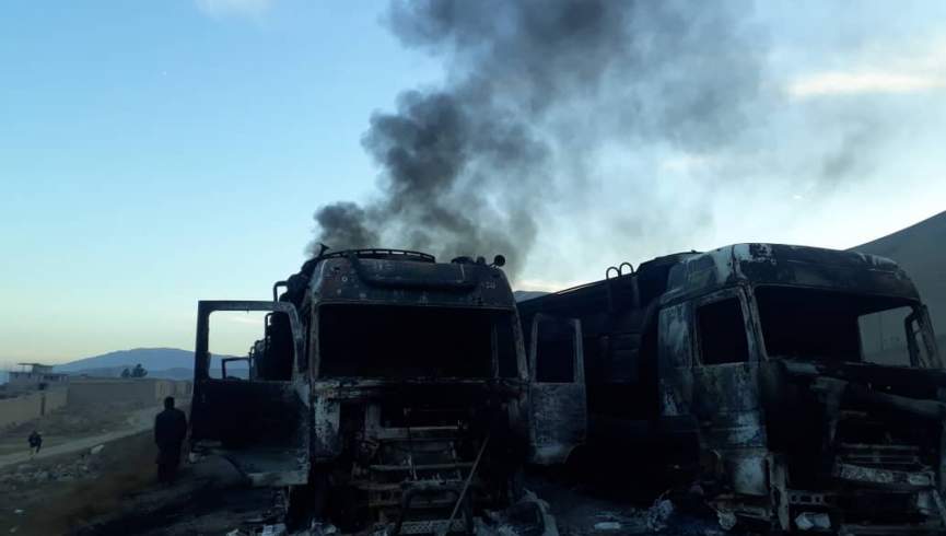 طالبان شش تانکر تیل را در بغلان آتش زدند و رانندگان آن را با خود بردند