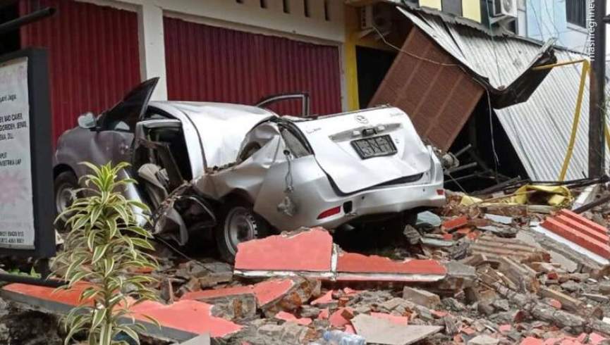 زلزله در اندونیزیا با بیش از ۸۷۰ کشته و مجروح