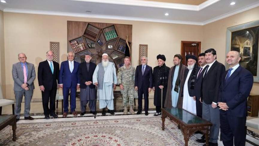 خلیل‌زاد با غنی، عبدالله و شماری از سیاسیون در کابل دیدار کرد