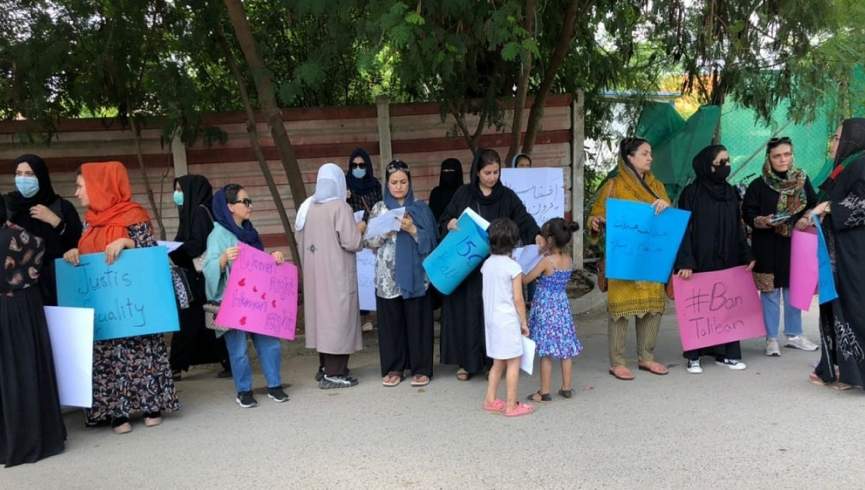 زنان مهاجر افغان در پاکستان بر علیه محدودیت‌های طالبان اعتراض کردند