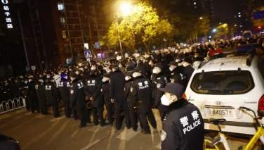 حضور گسترده نیروهای پولیس چین برای جلوگیری از اعتراضات