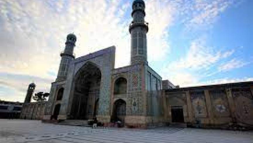 نایب خطیب مسجد جامع هرات یک جوان را لت و کوب کرد