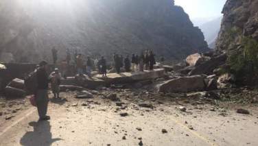 لغزش کوه در مسیر شاهراه کابل – ننگرهار؛ 4 نفر کشته و زخمی شدند
