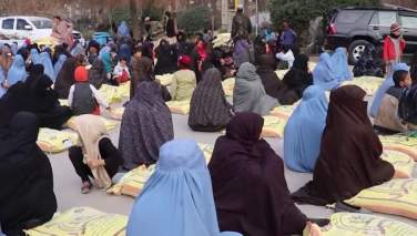 طالبان در روند کمک‌رسانی به زنان افغانستان مداخله می‌کنند