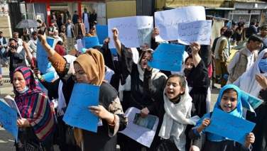 دختران معترض خواستار ایستادگی همه مردم در برابر طالبان شدند