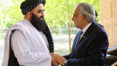 متقی در دیدار با اسحاق دار: به دنبال روابط مثبت با جهان و گسترش تجارت با پاکستان هستیم