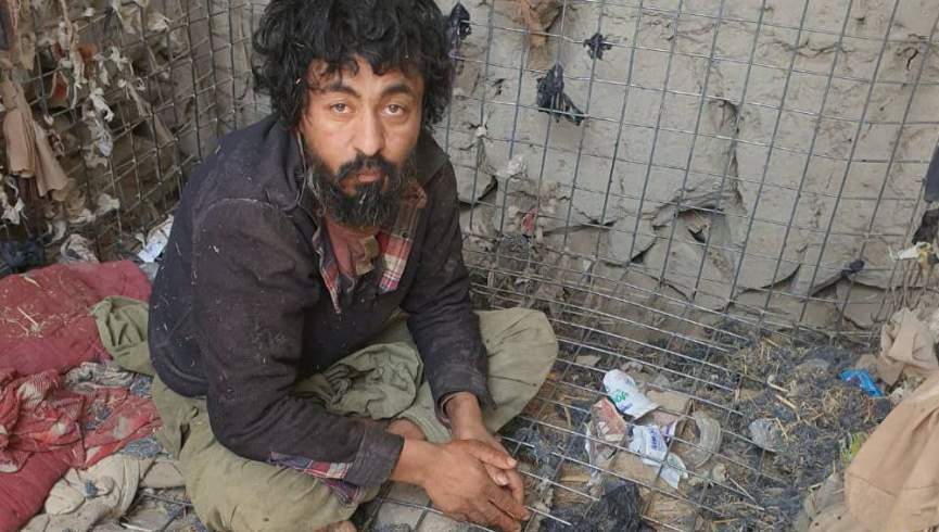 خوست کې یو کس د کورنۍ د اوسپنې له پنجرې څخه خوشې شو