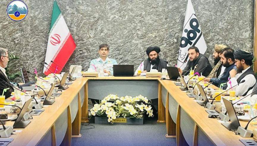 سرپرست وزارت معادن و پترولیم با والی اصفهان ایران دیدار کرد