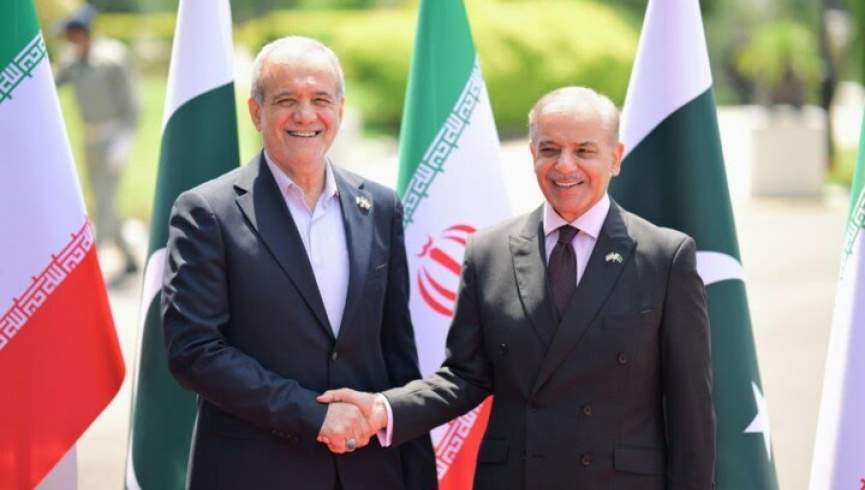 تهران او اسلام آباد د ۱۲ همکاریو سندونو په لاسلیک کولو سره د اړیکو د پراختیا لپاره یو لوی ګام پورته کړل