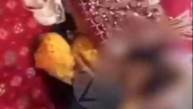 د شرعي قانون مدعيان او نوې رسوايۍ: د طالبانو د یوه چارواکي د بستر لاندې ځوانه ښځه!