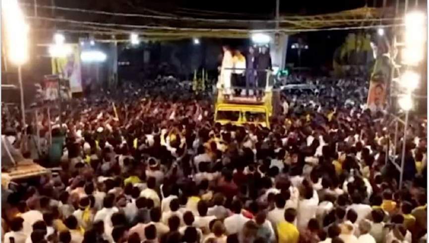 هنگام سخنرانی رئیس یک حزب انتخاباتی در هند هشت تن کشته شدند